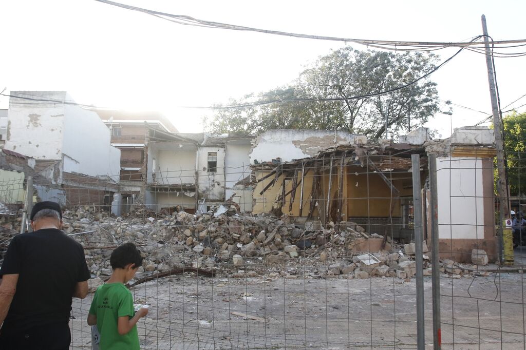 Adi&oacute;s al antiguo bar El Pireo de C&oacute;rdoba: Arrancan las demoliciones para ampliar la avenida de Trassierra