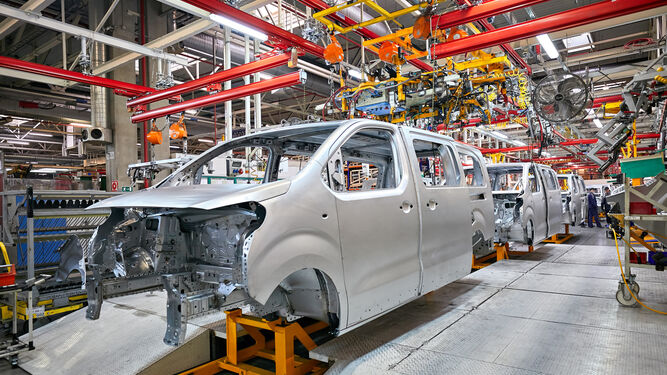 Stellantis suspende la producción de sus coches en Rusia