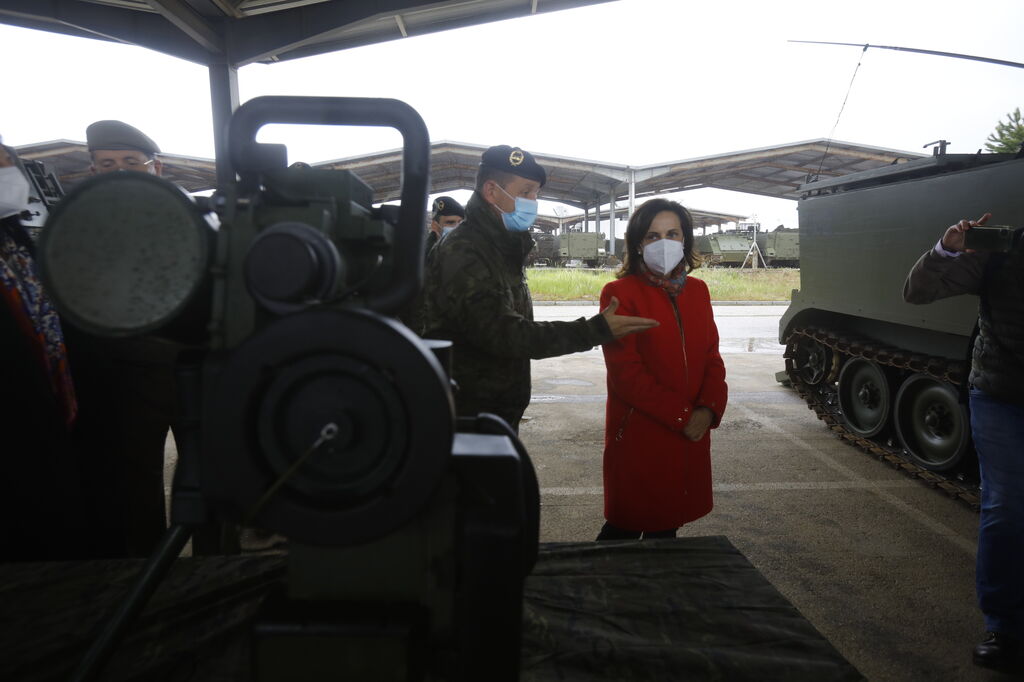 La visita de Margarita Robles a la base militar de Cerro Muriano, en im&aacute;genes