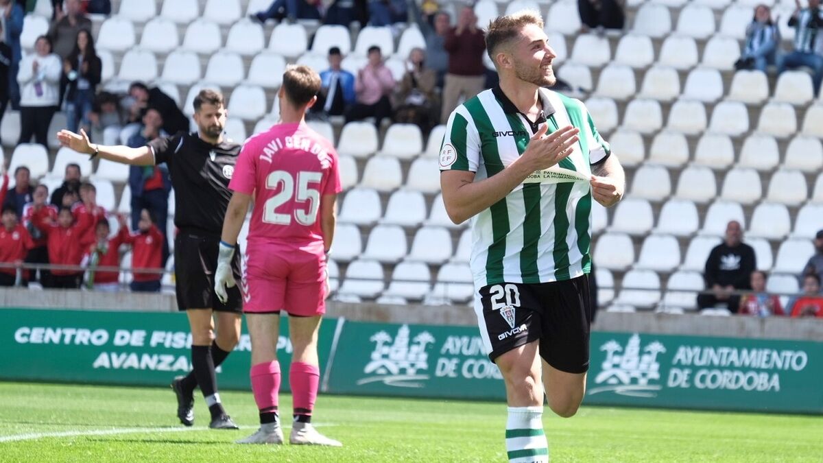Casas celebra su segundo gol ante el filial de Las Palmas.