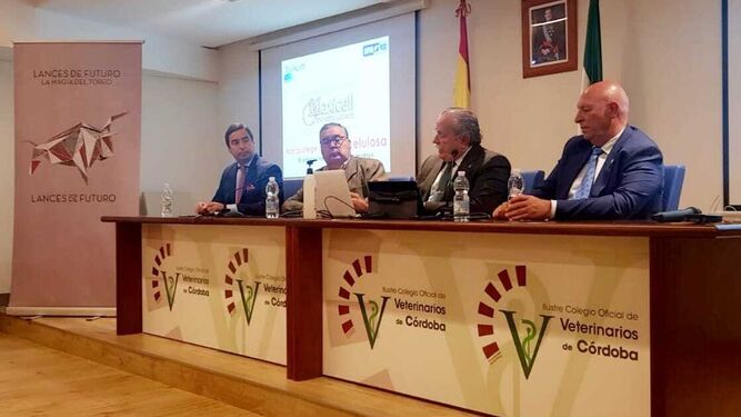 Momento de la charla en el Colegio de Veterinarios de Córdoba.