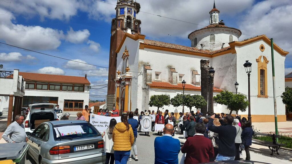 La protesta en Valsequillo contra el cierre del paso a la ermita de la Virgen de F&aacute;tima, en im&aacute;genes