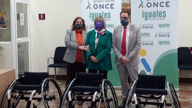 origen cura Cabecear La Fundación ONCE dona tres sillas de ruedas a Acpacys para fomentar el  deporte