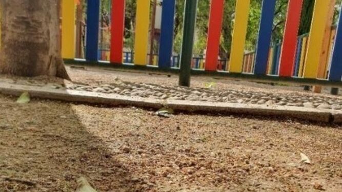Extrementos de perro en un parque infantil de Córdoba.
