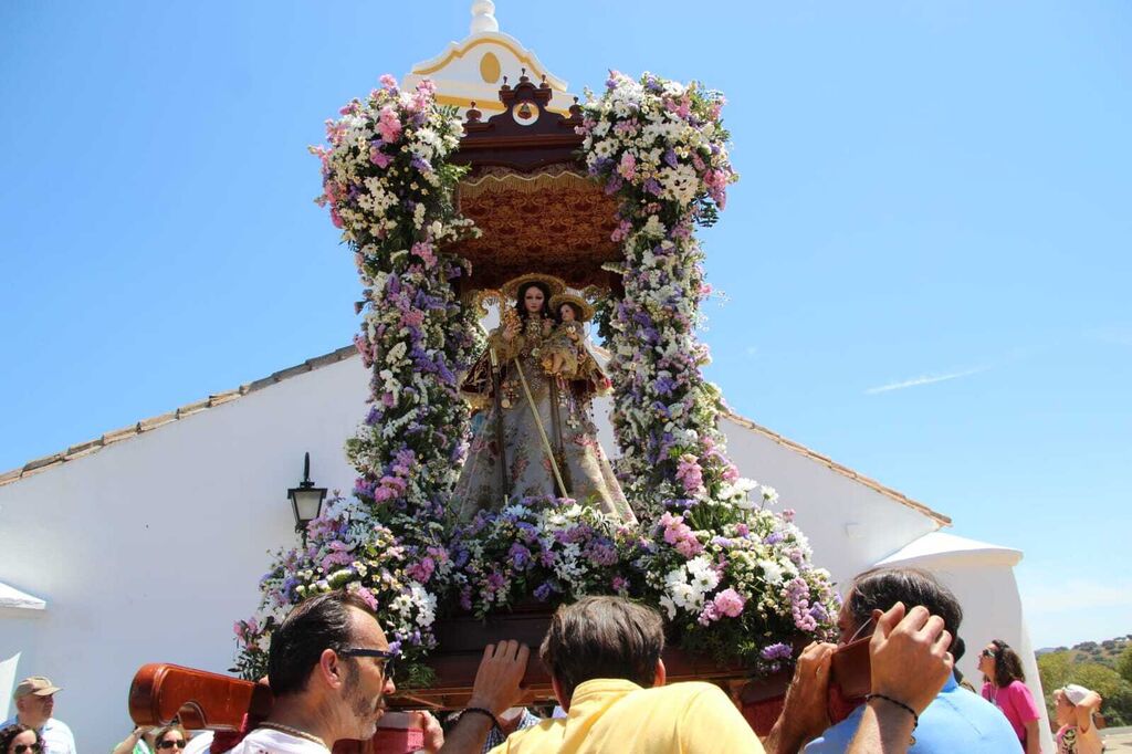 La romer&iacute;a de la Virgen de la Antigua de Hinojosa del Duque, en fotograf&iacute;as