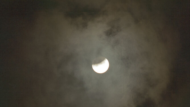 Eclipse total de Luna en imagen captada en el año 2000.
