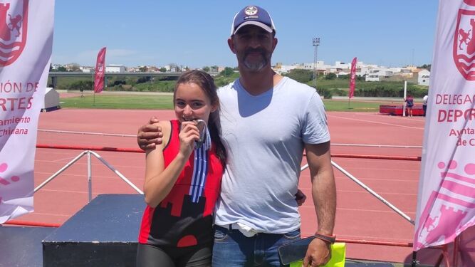 Sara Pedrero Alonso, con su entrenador José Manuel Hermoso de Jesús.