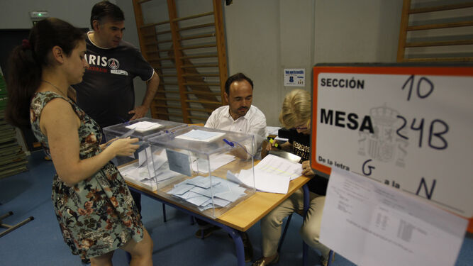 Mesa electoral en Sevilla