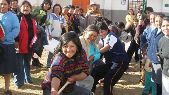 Participantes en uno de los programas de Fundación Social Universal en Perú.