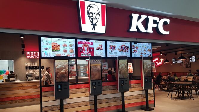 Nuevo restaurante de pollo frito de KFC en el Centro Comercial El Arcángel de Córdoba.