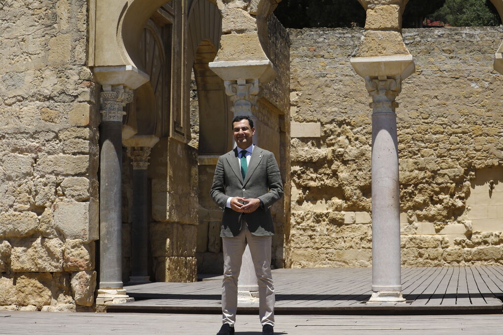 La visita de Juanma Moreno a Medina Azahara en C&oacute;rdoba, en im&aacute;genes