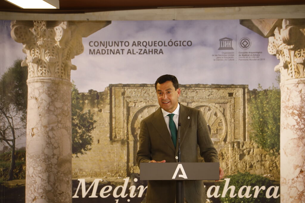 La visita de Juanma Moreno a Medina Azahara en C&oacute;rdoba, en im&aacute;genes