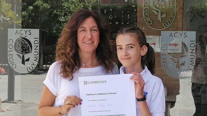 Cambridge premia a una alumna de la provincia de Granada en un concurso nacional de debate de inglés