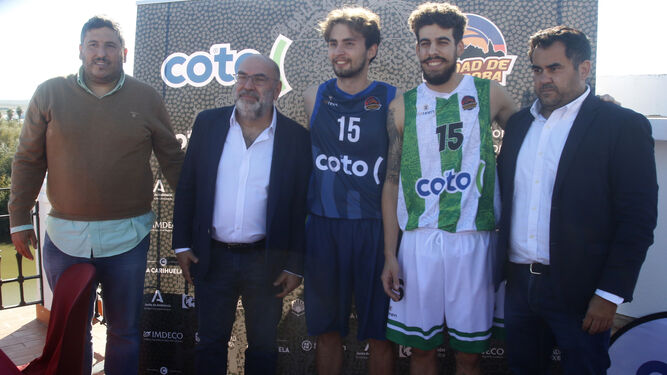 Enrique Garrido, Pepe Palacios, Josemi Jiménez, Alejandro Trujillo y Manuel Jesús Coto, durante la presentación del COTO Ciudad de Córdoba.