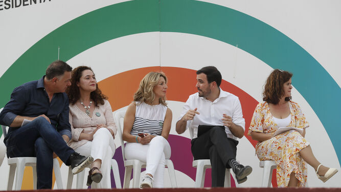Juan Antonio Delgado, Inma Nieto, Yolanda Díaz, Alberto Garzón y Esperanza Gómez, en el acto celebrado en Dos Hermanas