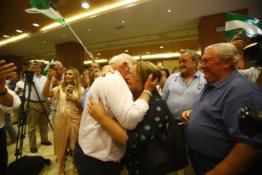 Las fotograf&iacute;as de la fiesta del PP de C&oacute;rdoba tras su hist&oacute;rica victoria en las elecciones andaluzas