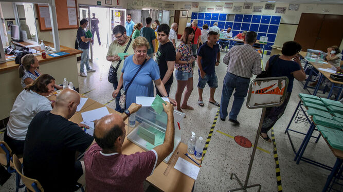 Votaciones en el colegio público de La Granja.