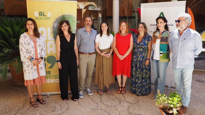 Dirigentes institucionales en la presentación de la muestra en Córdoba.