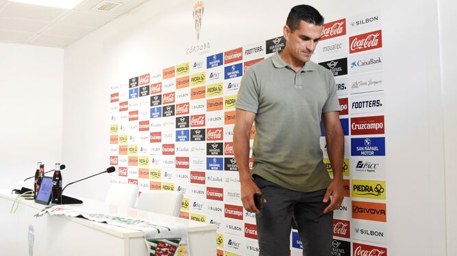 Juanito, director deportivo del Córdoba CF, e la sala de prensa de El Arcángel.