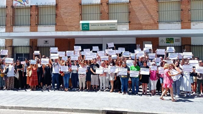Protesta ante el instituto Averroes.