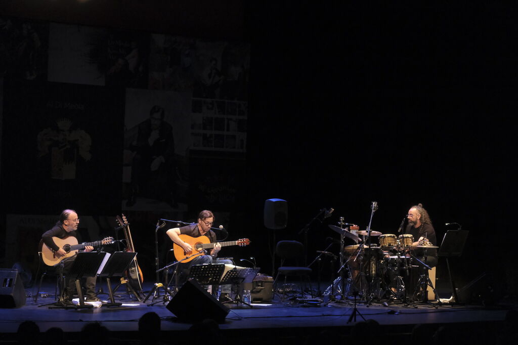 El concierto de Al Di Meola en el Festival de la Guitarra de C&oacute;rdoba, en fotograf&iacute;as