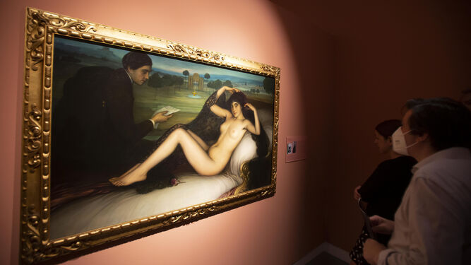 Varias personas observan 'La Venus de la poesía', obra cedida por el Museo de Bellas Artes de Bilbao.