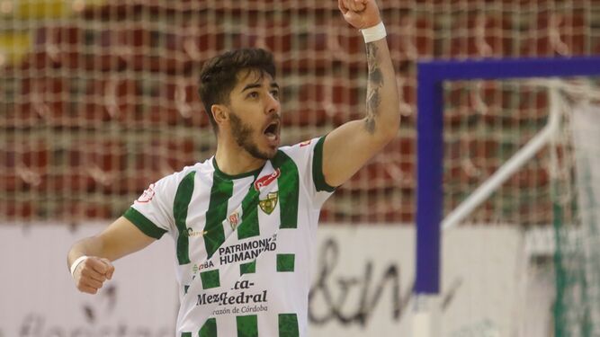Lucas Perin celebra un gol del Córdoba Patrimonio de la Humanidad en Vista Alegre.