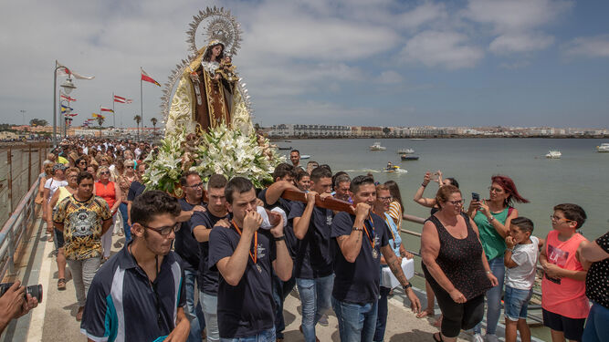 Procesión marítima de la Virgen del Carmen de Gallineras, en una imagen de 2019.