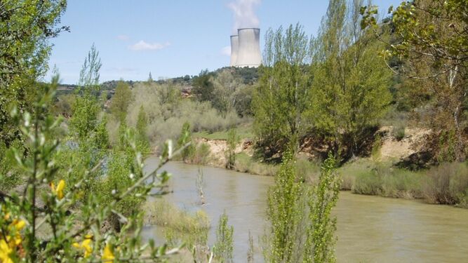 El Tajo a su paso junto a la central nuclear de Trillo.