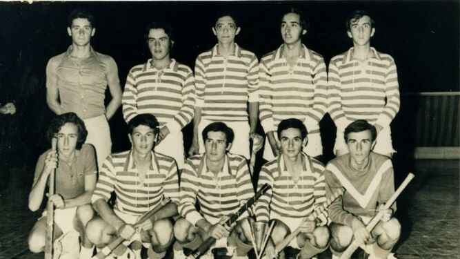 Los integrantes del Club Hockey San Fernando que fue campeón.