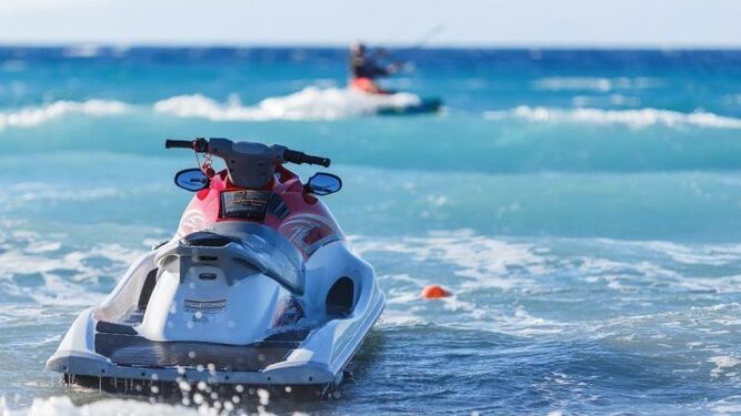 Buscan a dos conductores de motos acuáticas que perseguían a delfines en Almería&nbsp;