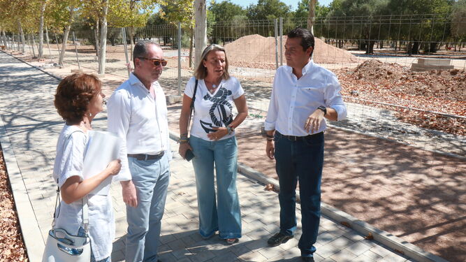 Álvarez, Albás y Bellido, en la visita al circuito de El Tablero.