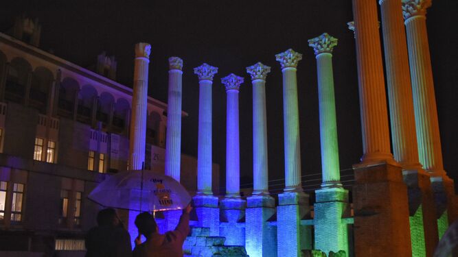Templo romano iluminado.