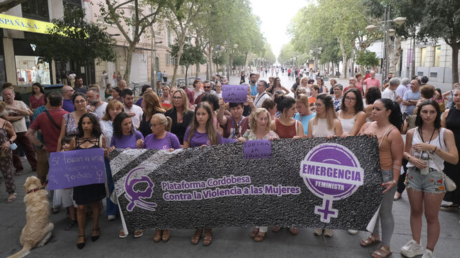 Manifestación en el Bulevar convocada en rechazo a la violación de la joven de 18 años.