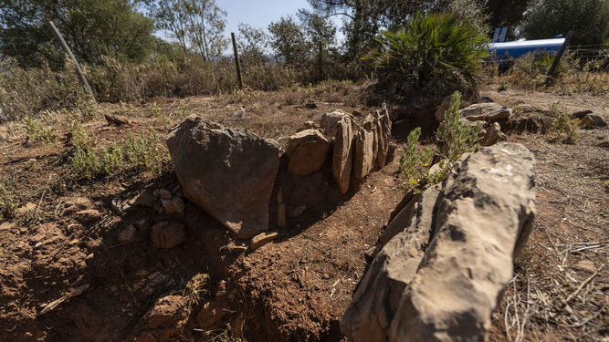Restos del dolmen conservado en la Sierrezuela de Posadas.