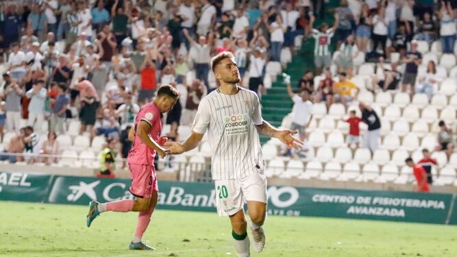 Antonio Casas celebra el tercer gol contra el Unionistas Salamanca.