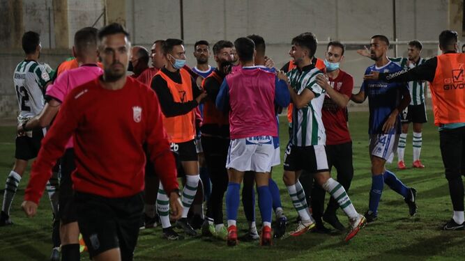 Tangana entre los jugadores del Córdoba CF y el Xerez CD en el último duelo entre ambos.