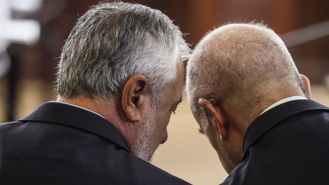Los ex presidentes de la Junta José Antonio Griñán y Manuel Chaves, en el juicio de los ERE.