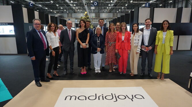 El alcalde y las autoridades, en su visita a Madrid Joya.