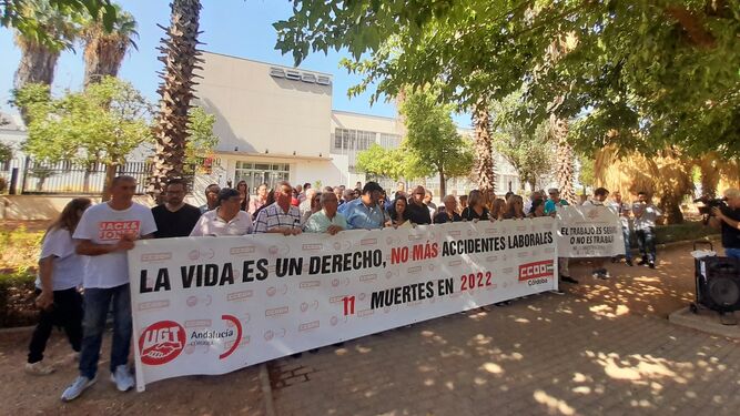 Protesta de UGT y CCOO por la siniestralidad laboral en Córdoba.