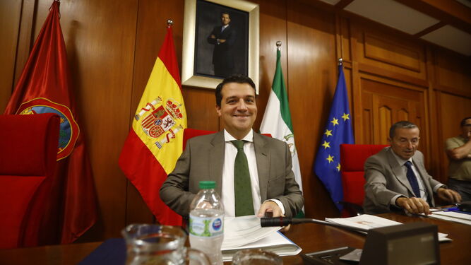 El alcalde de Córdoba, José María Bellido, en el Pleno de este jueves.