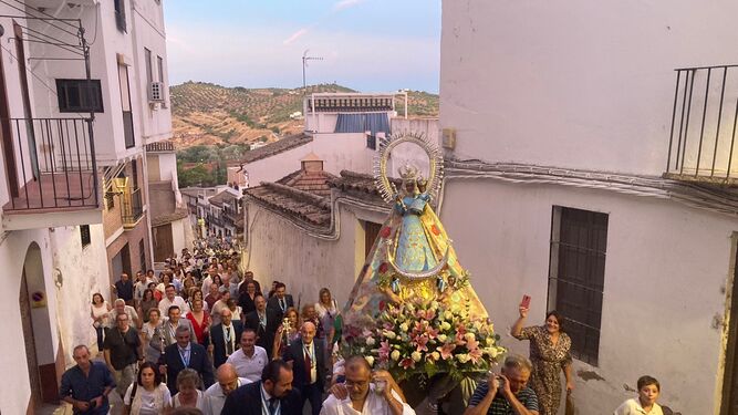 La Virgen de la Fuensanta sube el Camino Nuevo para la iniciar el recorrido procesional.
