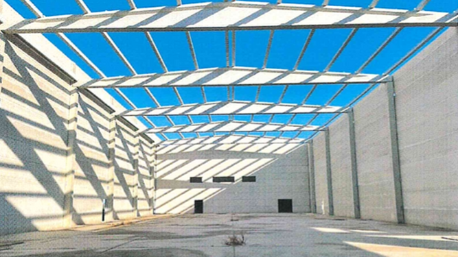El interior de la estructura de la fábrica de pellets en Niebla, sin acabar.