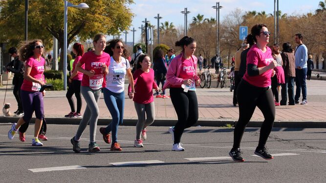Un grupo de mujeres en una carrera en Córdoba.