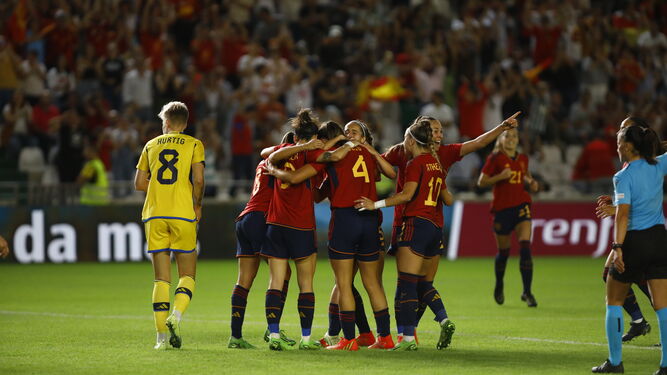 Las jugadoras españolas celebran el gol de Cardona en El Arcángel.