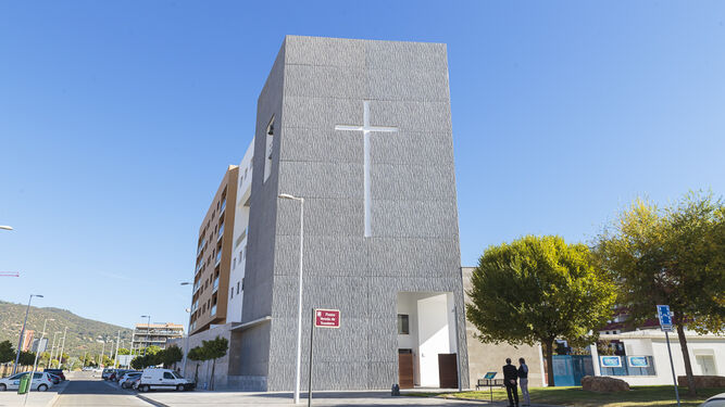 Imagen exterior de la parroquia de San Juan Pablo II en la Huerta de Santa Isabel.