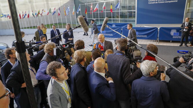 El alto representante de la UE, Josep Borrell, a su llegada al Consejo de Exteriores en Luxemburgo.