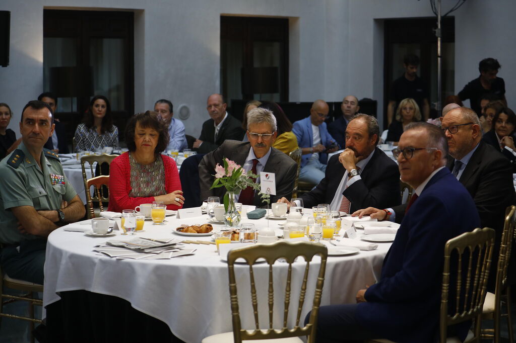 El desayuno-coloquio de El D&iacute;a con el presidente de Enresa, Jos&eacute; Luis Navarro, en im&aacute;genes
