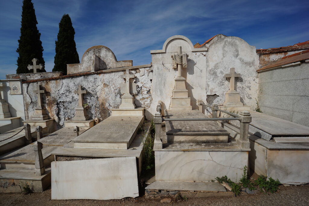 Un paseo en fotograf&iacute;as por el cementerio de San Jorge de Pe&ntilde;arroya-Pueblonuevo