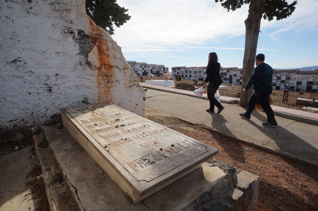 Un paseo en fotograf&iacute;as por el cementerio de San Jorge de Pe&ntilde;arroya-Pueblonuevo